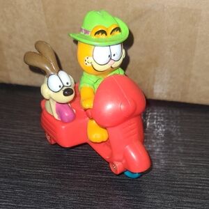 ❤️Vintage 1988 McDonald’s Garfield & Odie Scooter Happy Meal Toy